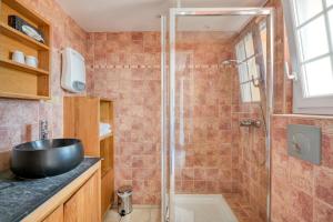 Koupelna v ubytování Hôtel La Nartelle