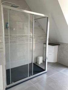 a glass shower in a room with a staircase at Maison moderne au cœur du Golfe du Morbihan ! in Plougoumelen