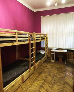 Postel nebo postele na pokoji v ubytování Хостел Центр