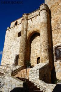 a large stone building with stairs in front of it at Toledo Sol Y Luna A desayuno Incluido in Manzaneque