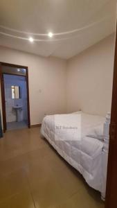 BLT Residence - Kasese A serene and tranquil home客房内的一张或多张床位