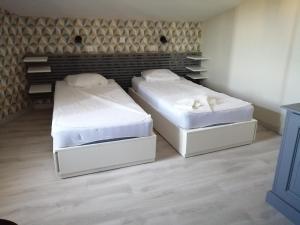 two beds in a room with two mattresses at Gite Bin Benaise sans linge in Pamproux