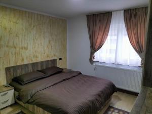 מיטה או מיטות בחדר ב-Apartament Ary