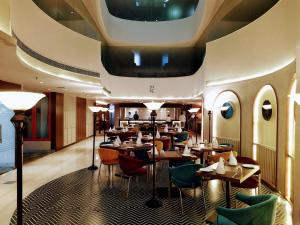 Posezení v ubytování Hyphen Business Hotel