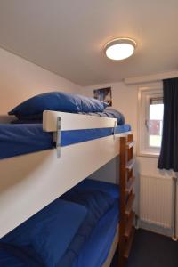 a couple of bunk beds in a small room at Chalet Zeester J38 Ameland in Buren