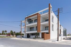 an apartment building on the corner of a street at Yasou 1- Bedroom Apartment in Larnaca in Larnaca