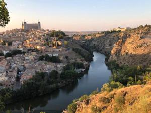 Gallery image of Toledo Ciudad Las Tres Culturasdesayuno Incluido in Villamiel de Toledo