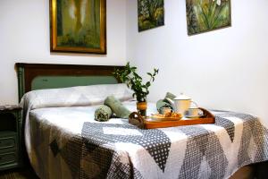 a bed with a table with a tray of food on it at Vacaciones tierra y mar Casa en el centro con patio y terraza in El Campello