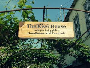 Certificato, attestato, insegna o altro documento esposto da The Kiwi House