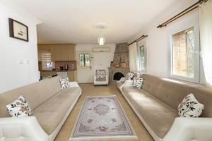 a living room with a couch and a table at Refreshing Villa near Milas-Bodrum Airport in Gulluk