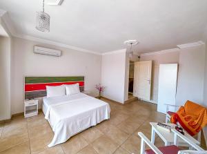 Ein Bett oder Betten in einem Zimmer der Unterkunft Abelia Otel
