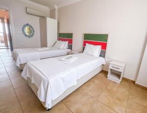 Ein Bett oder Betten in einem Zimmer der Unterkunft Abelia Otel