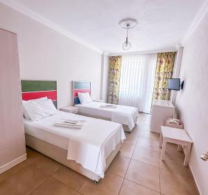 Ein Bett oder Betten in einem Zimmer der Unterkunft Abelia Otel