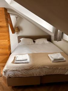 a bed with two pillows on it in a room at Ferienhaus Goldene Zehn 