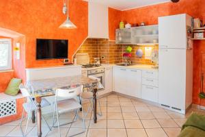 Virtuvė arba virtuvėlė apgyvendinimo įstaigoje 071 - CASA GIOIELLO, GIARDINO, 10 minuti MARE SPIAGGIE