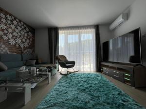 TV a/nebo společenská místnost v ubytování Jázmin Apartman