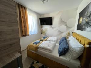 Postel nebo postele na pokoji v ubytování Jázmin Apartman