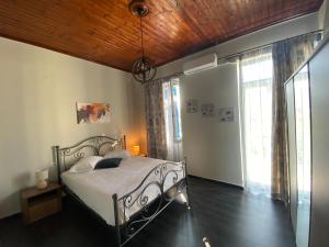 Кровать или кровати в номере Aphrodite Apartments