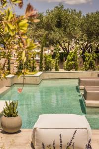 Bazén v ubytovaní Thalassa Boutique Hotel - Adults Only alebo v jeho blízkosti