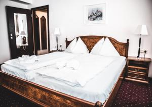Postel nebo postele na pokoji v ubytování Cella Central Historic Boutique Hotel