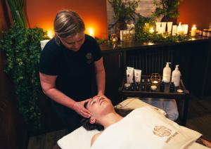 Kúpele alebo wellness v ubytovaní Srebrny Bucznik Wellness & Restaurant