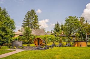 Vonkajšia záhrada v ubytovaní Srebrny Bucznik Wellness & Restaurant