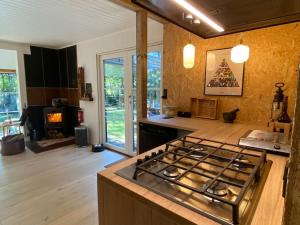 ครัวหรือมุมครัวของ Sommerhus med sjæl