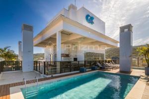 Villa mit Pool und Hotel in der Unterkunft SD 202 · Excelente Apartamento em condomínio com Rooftop e Piscina. in Bombinhas