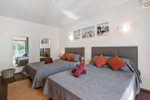 Postel nebo postele na pokoji v ubytování Hanna's Sunny Apartment