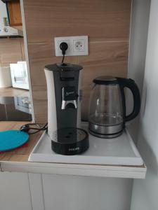 Príslušenstvo na prípravu kávy alebo čaju v ubytovaní Blanc de Tardy