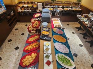 a long table filled with different types of food at APA Hotel & Resort Nishishinjuku-Gochome-Eki Tower in Tokyo