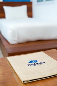 Uma cama ou camas num quarto em Thalassa - SHA Plus