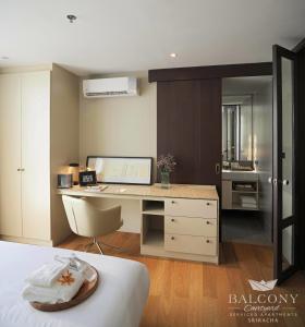 Virtuvė arba virtuvėlė apgyvendinimo įstaigoje Balcony Courtyard Sriracha Hotel & Serviced Apartments
