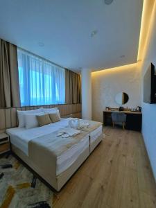 Voodi või voodid majutusasutuse Hotel Emerald toas