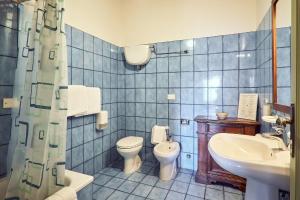 Un baño de Podere Lamberto 28 fotos más