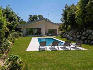 a yard with chairs and a swimming pool at Villa Prince Garda in Salò