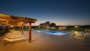 The swimming pool at or close to PODERE TORRICELLA 16, Emma Villas