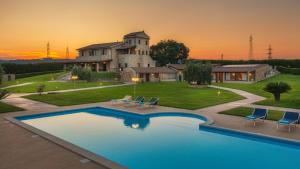 The swimming pool at or close to PODERE TORRICELLA 16, Emma Villas