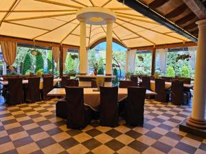 Restaurace v ubytování Minihotel Zolotoe Runo + 37 fotografií