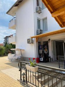 Balkón nebo terasa v ubytování Къща за гости CANAVAN'S