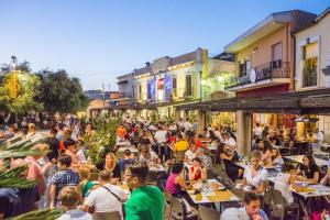 a crowd of people sitting at tables at an outdoor restaurant at Casa Scirocco IUN Q2421 in Pula