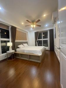 a bedroom with a bed and a ceiling fan at Homestay Bai Chay Ha Long ( Ocean View) in Ha Long