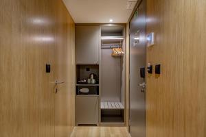 a door leading to a walk in closet next to a bathroom at Acta The Clover in Porto