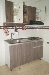 a kitchen with a sink and a stove at Apartamento el Calamar in Cartagena de Indias