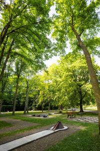 Ein Garten an der Unterkunft Thermalhotel Kemper