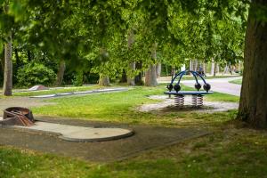 Ein Garten an der Unterkunft Thermalhotel Kemper