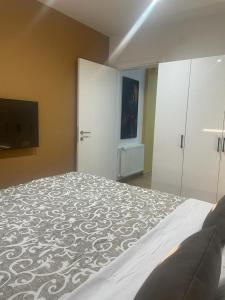Postel nebo postele na pokoji v ubytování luxury Pool Apartment Jagodina + 16 fotografií