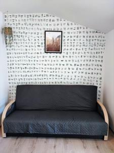 Posezení v ubytování Apartamenty Poddąbek- basen kryty, sauna, animacje dla dzieci , małpi gaj, baseny na dachu