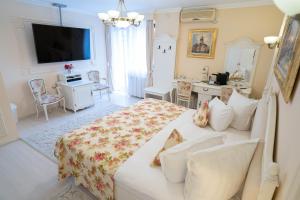 a bedroom with a large bed and a television at Villa Alice in Suceava