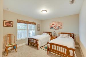 Кровать или кровати в номере Hawthorne Vacation Rental with Access to Cue Lake